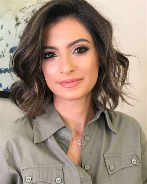 Ideias de Cabelo Chanel Curto para Rosto Redondo .